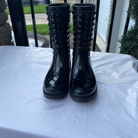 Valentino Black Valentino Garavani Tonal Rockstud Rain Boots in size 37 - Picture 7 of 8